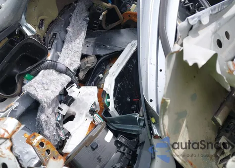 2022 Toyota Rav4 Xle z USA, uszkodzony, nr VIN 2T3W1RFV3NC207369